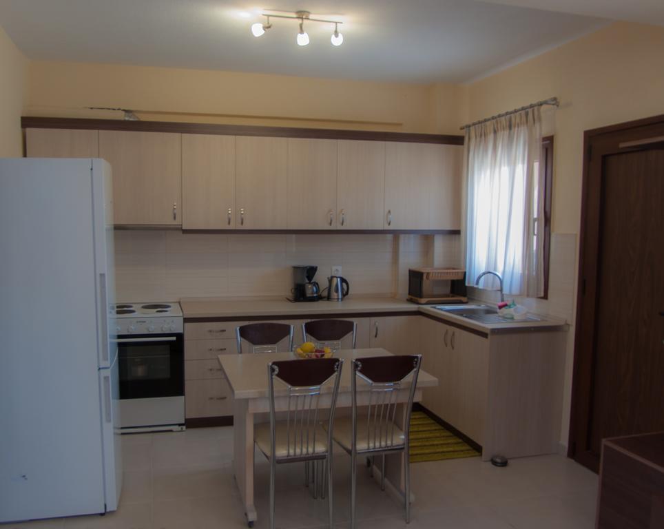 Ianthi Maisonettes Nea Roda Esterno foto