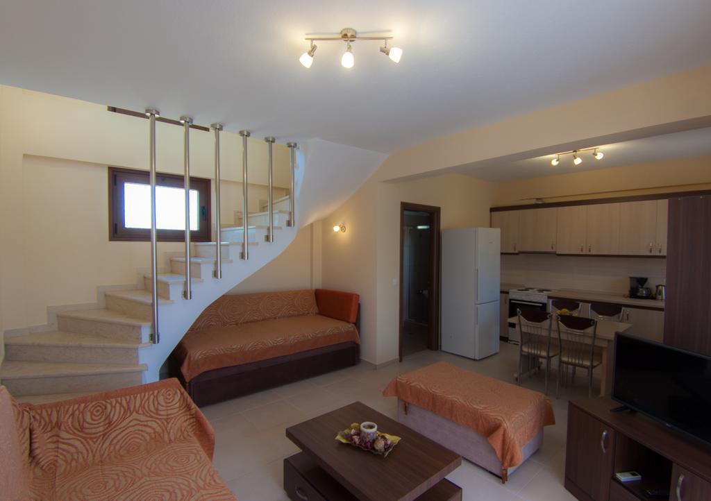 Ianthi Maisonettes Nea Roda Esterno foto